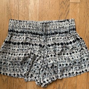 Ella Moss Geometric Pattern Flowy Shorts